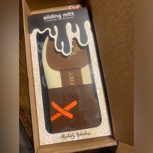 Absolutely Ridiculous sliding mitt